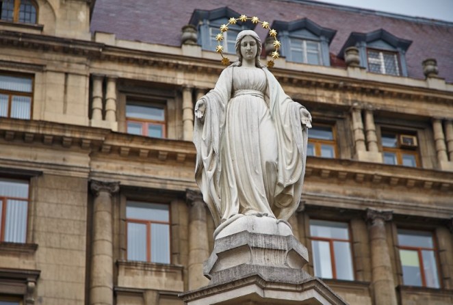 Статуетка Марії у Львові